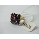 Square garnet ring set in 14ct gold - size L