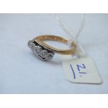Five stone diamond crossover ring set in 18ct gold - size O