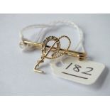 9ct Riding crop & horseshoe brooch set with rose diamonds - 2.1gms - 32x18mm