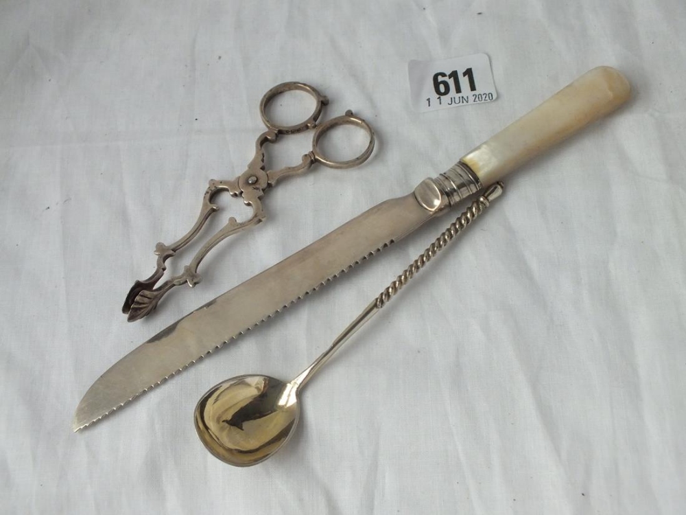 Cake knife with MOP handle - Sheffield 1902 & a Russian spoon & a pair of sugar nips - Image 2 of 2