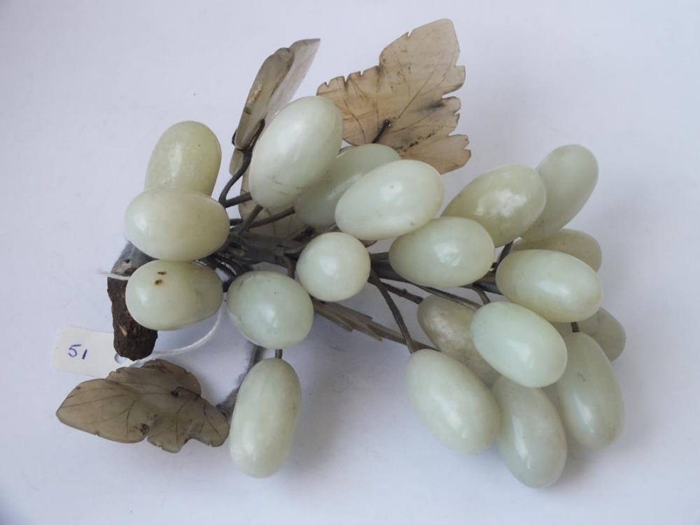 Oriental life size green stone bunch of grapes orniment - 440gms