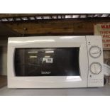 A WHITE IGENIX MICROWAVE