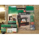 BOXED AIR NAILER & NAIL SET