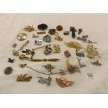 QTY OF VINTAGE DRESS BROOCHES