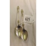 A PAIR OF APASTLE TOP SILVER TEA SPOONS 1901