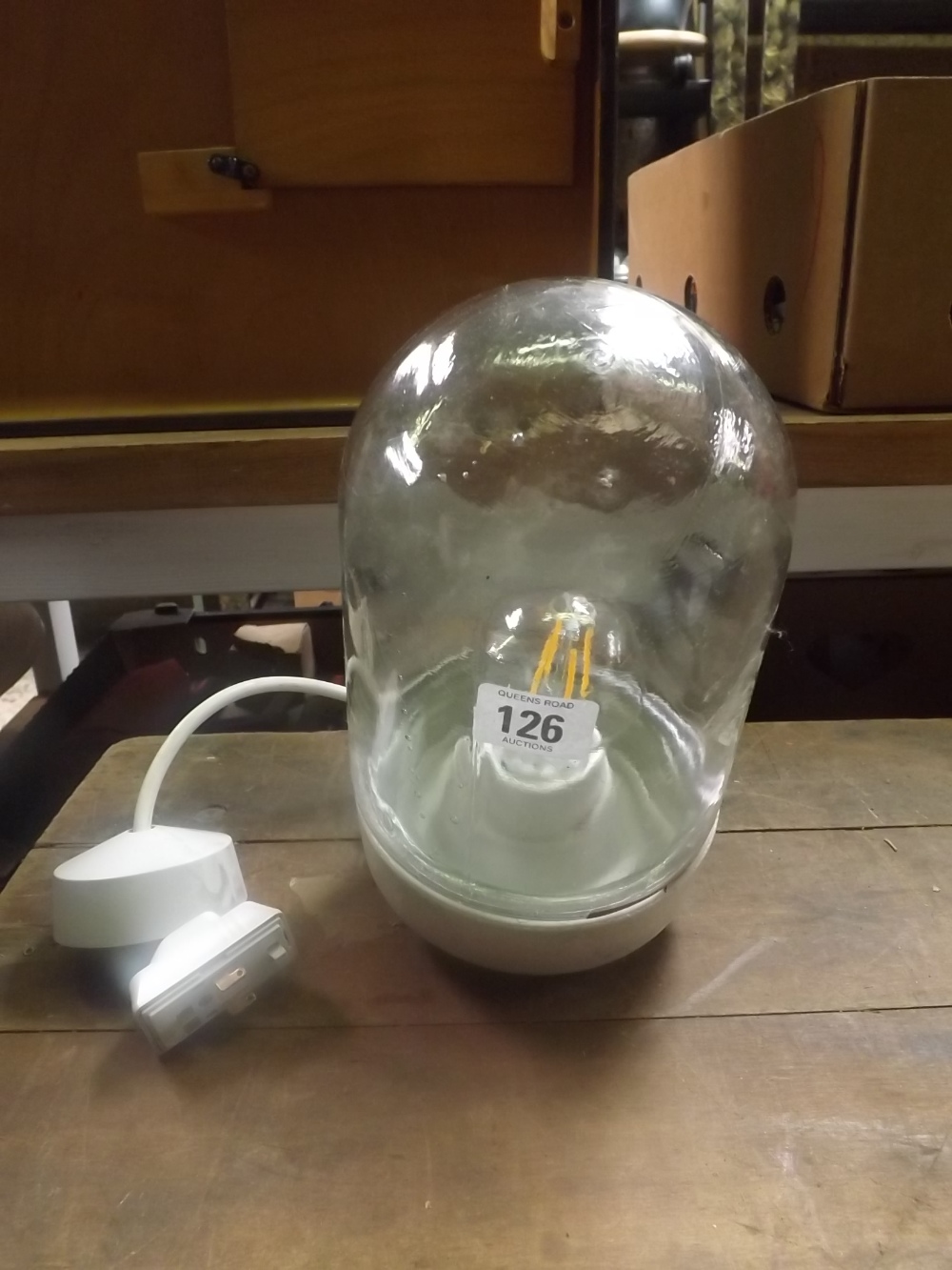 INDUSTRIAL PASSAGEWAY LIGHT (NEEDS TESTING BY ELECTRICIAN)