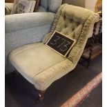 A GOOD QUALITY EDWARDIAN UPHOLSTERED BUTTON BACK NURSING CHAIR ON CASTERS