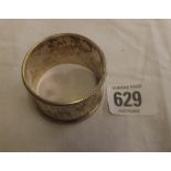 A GOOD SILVER EDWARDIAN NAPKIN RING - SHEFFIELD 1905 IN CASE