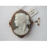 19THC HARD STONE CAMEO OVAL BROOCH SET IN 9CT FRAME