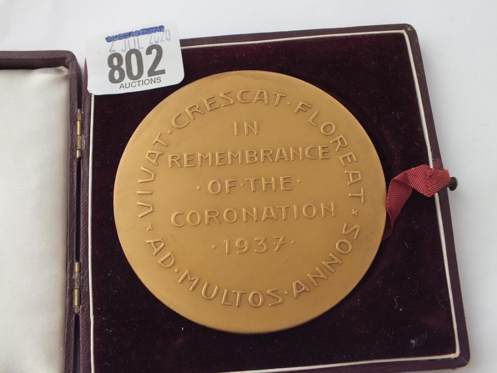 Large Edward VIII brass medal 1937 - 80mm boxed - Image 2 of 2