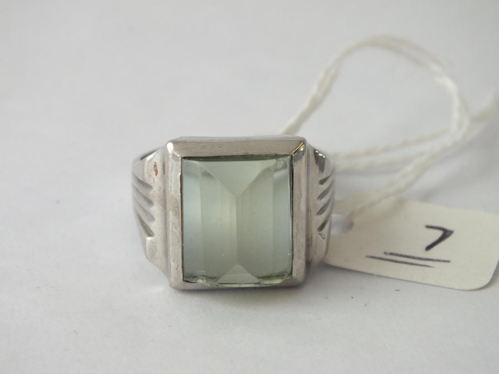 A large aquamarine coloured stone ring in 10ct white gold mount - size X - 7.5gms - Image 2 of 2