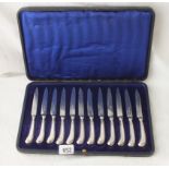 Set of 12 silver handled tea knifes with s/s blades - fitted box - Sheffield 1908