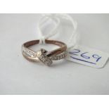 Attractive crossover diamond twist ring in 9ct - size N - 1.9gms