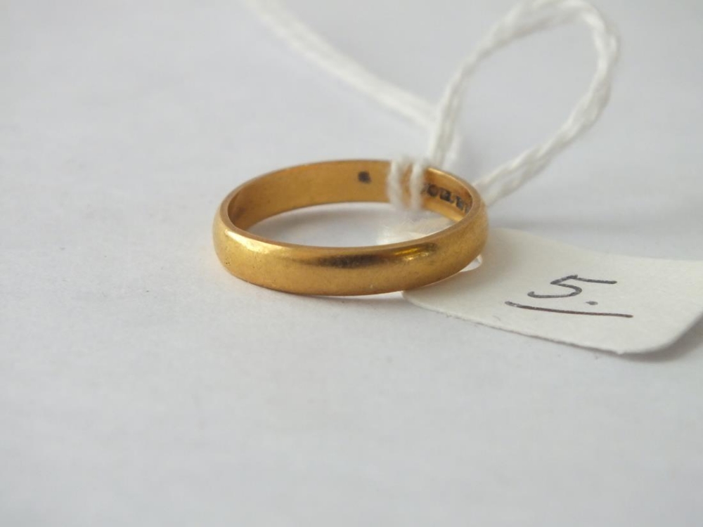 Plain 22ct gold wedding band - size K - 2.9gms