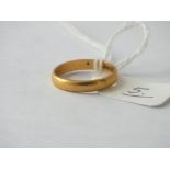 Plain 22ct gold wedding band - size K - 2.9gms