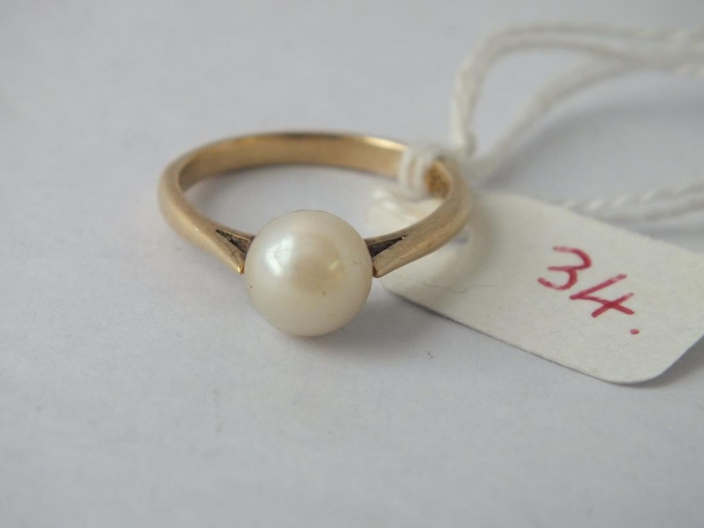 Solitaire pearl ring set in 9ct - size M - 2.6gms