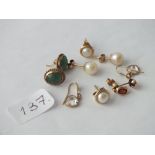 Five pairs of assorted pearl and stone set earrings 5.4g