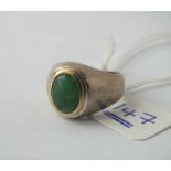 Oval jade set signet ring - size H - 8.2gms