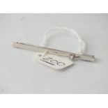 White gold & diamond bar brooch in 14ct gold - 2.6gms