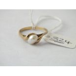 Pearl set ring in 9ct - size N