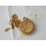 9ct hinged locket on fine 9ct chain - 6.2gms