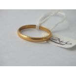 Plain wedding band in 22ct gold - size R