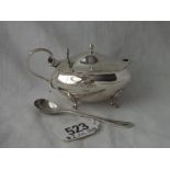 Oval mustard pot with bgl - Sheffield 1897 - plus silver spoon - 92g