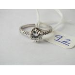 Masonite single stone ring set in 9ct - size O - 2.4gms