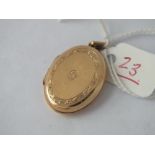 9ct oval locket - 4.4gms