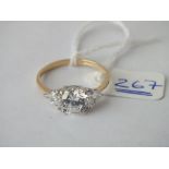 Three stone fancy ring in 14ct gold - size T - 3.3gms