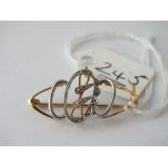 Boat shaped diamond set brooch in 18ct gold - 2.8gms