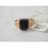 Blood stone signet ring set in 9ct - size Q - 4gms