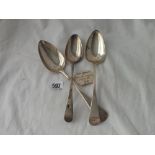 Three Georgian OEP pattern table spoons - 1901/2/12 - 179g