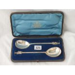 Pair of apostle top spoons in fitted box from Goldsmith Co - London 1895