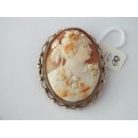 9ct cameo mounted brooch of a lady with flowers