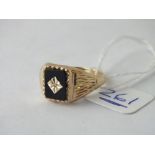 Onyx signet ring with small central diamond in 9ct - size R - 2.9gms