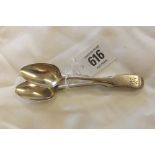 A PAIR OF GEORGE III SILVER TEA SPOONS - LONDON 1805