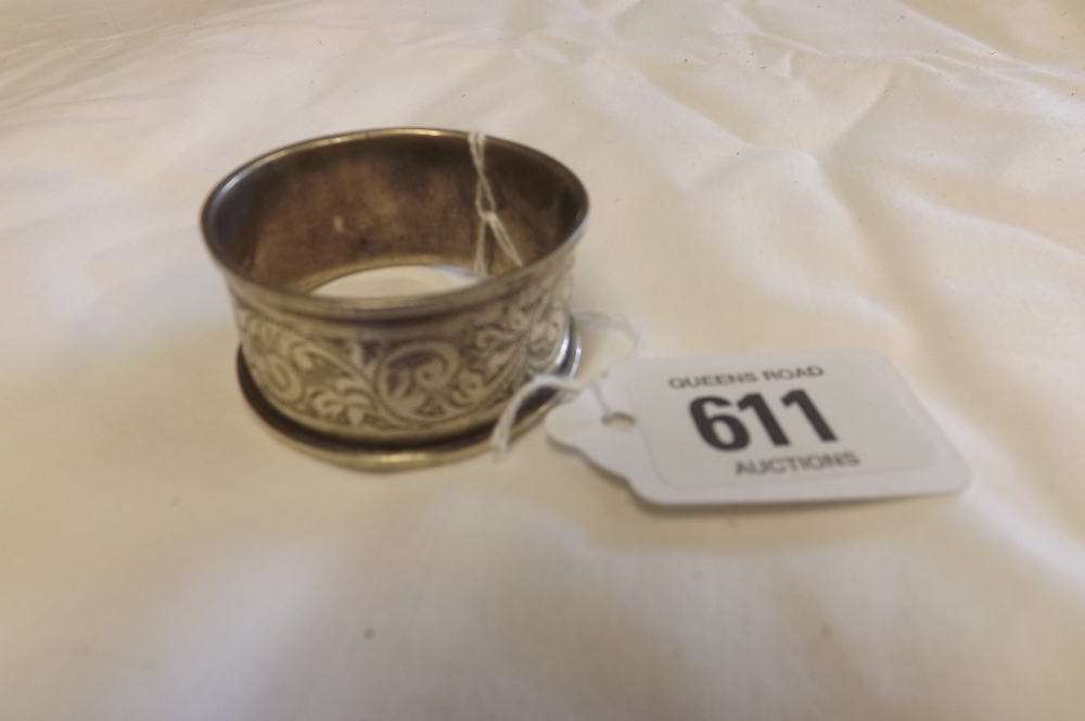 A CHESTER SILVER NAPKIN RING