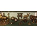 SHELF OF GOOD BRASS WARE WITH HORSES, CANDLES STICKS, STAG ETC