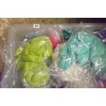 1 CARTON OF MIXED COLOURED SPINNING YARN & A CARTON OF MIXED BEADS, BUTTONS & SEW ON ATTACHMENTS