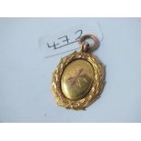 A wreath shaped fob - 1937 in 9ct - 6.6gms