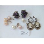 Five pairs of assorted earrings