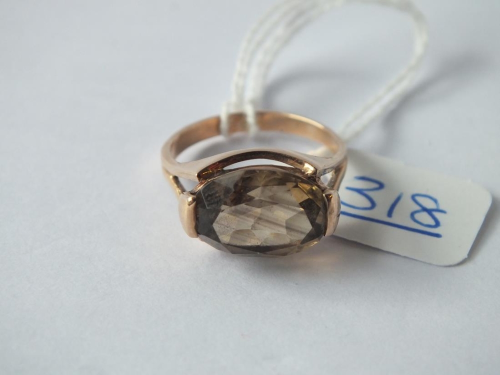 A brown stone oval ring in 9ct - size P - 3.8gms - Image 2 of 2