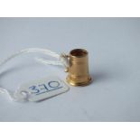 A beer tankard charm in 9ct - 1.3gms