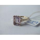 A vintage amethyst ring in 9ct - seize S - 3.2gms