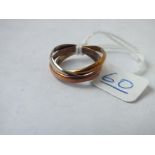 A 3 colour gold Russian wedding band in 9ct - size L - 3.3gms