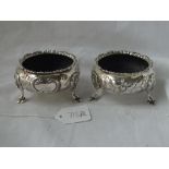 Pair of Victorian embossed salts each on hoofed feet - London 1875 - 179gms