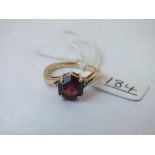 A large garnet stone ring in 9ct - size N - 3.4gms
