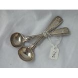 Pair of fiddle thread and shell military salt spoons - London 1863 by ISH