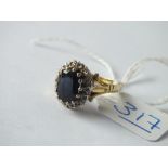 A sapphire & diamond oval cluster ring in 18ct gold - size L - 4.9gms